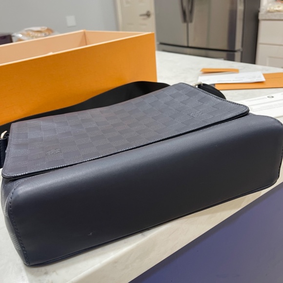 Louis Vuitton Men’s cross body bag - Picture 8 of 12